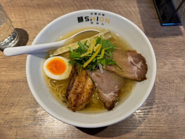 「土佐などゆず塩らーめん(全粒粉麺)  990円」@淡麗拉麺 志おん-shion-の写真