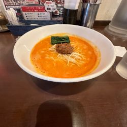 担々麺　880円
