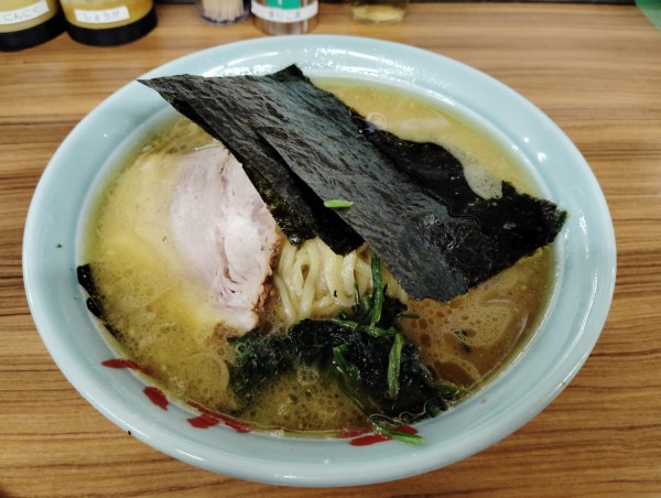 「ラーメン　　　中　　　　９００円」@近藤家 本店の写真