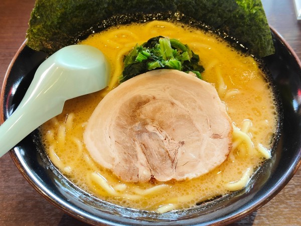 「ラーメン醤油」@横浜家系ラーメン 壱角家 新座野火止店の写真