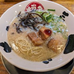 博多とんこつラーメン790円