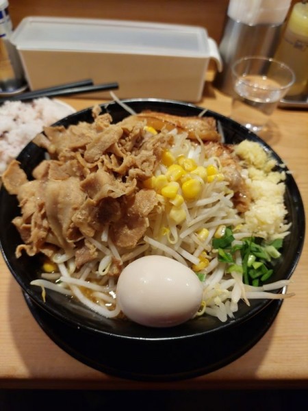 「白山盛り味噌らーめん+ライス」@肉盛り味噌らーめん 侍倶楽部 赤羽駅前店の写真