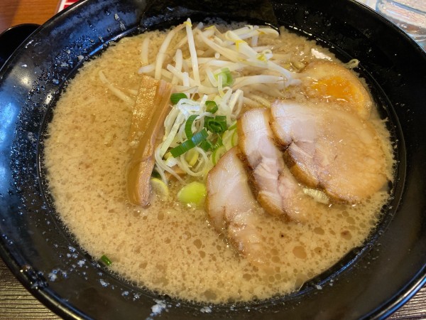 「濃厚醤油らーめん」@こだわりらーめん ゆきむら亭 下館店の写真