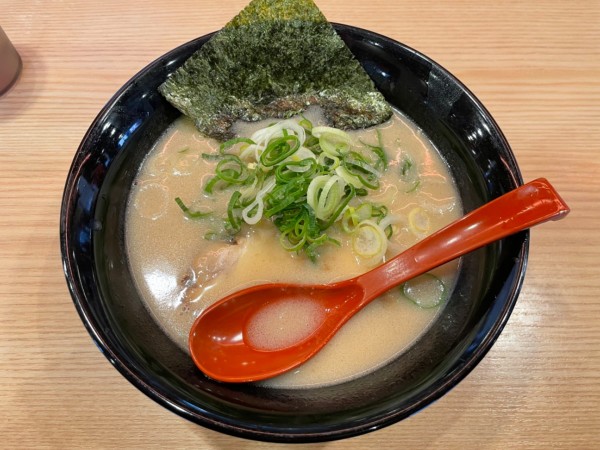 「博多ラーメン　￥６８０」@博多ラーメン 本丸亭 安城店の写真