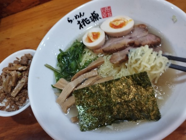 「しお(900)＋ランチ ミニチャーシューメンマ丼(100)」@らーめん 桃源の写真
