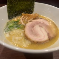 濃厚鶏白湯塩らーめん