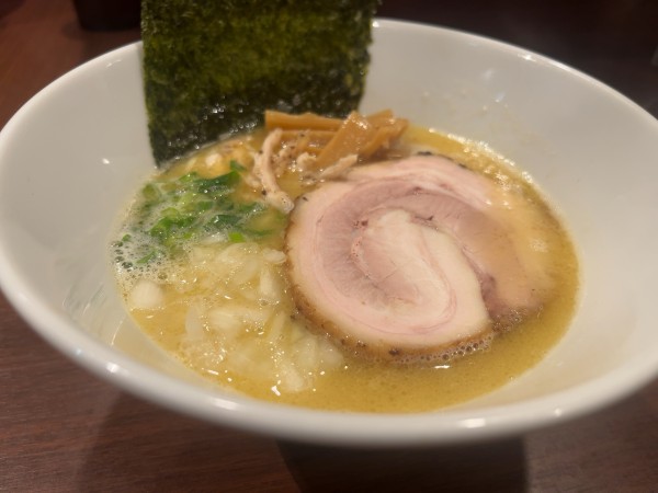 「濃厚鶏白湯塩らーめん」@RAMEN TORICOの写真