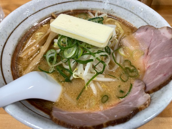 「味噌ラーメン　バタートッピング」@すすきの亭 御器所店の写真