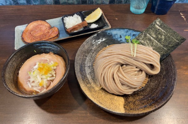 「汁並つけ麺(中)＋バラロールチャーシュー」@麺屋みつば＋クローバーの写真