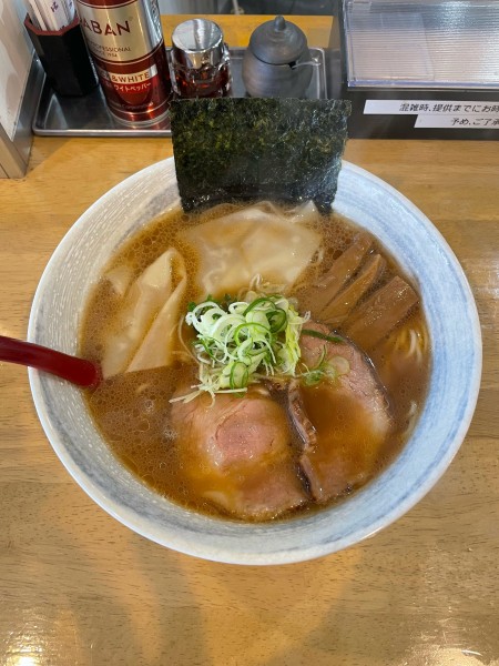 「しょうゆラーメン(800円)」@ラーメン ともの写真