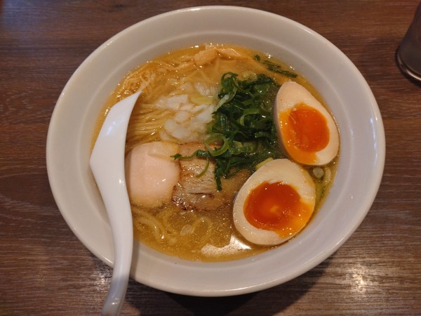 「味玉あご出汁鶏そば(塩)ま¥950-」@下町食堂 麺屋ばらいちの写真