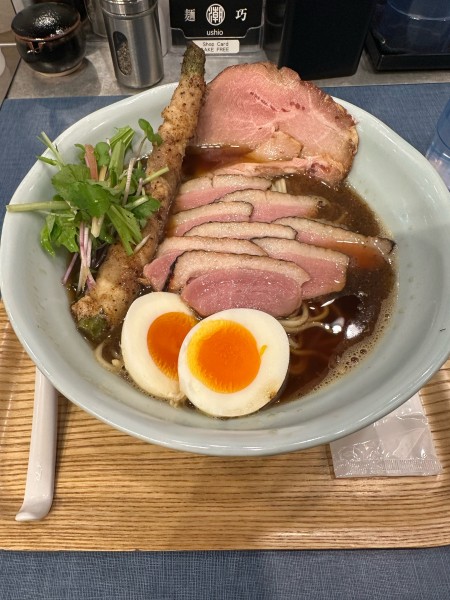 「醤油そば　極黒」@麺巧 潮の写真