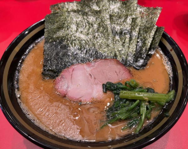 「ラーメン　中盛り　海苔」@家系ラーメン 王道乃印 柏店の写真