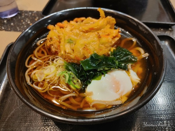 「天ぷらそば（570円）＋温玉（80円）」@名代 富士そば 大宮東口店の写真
