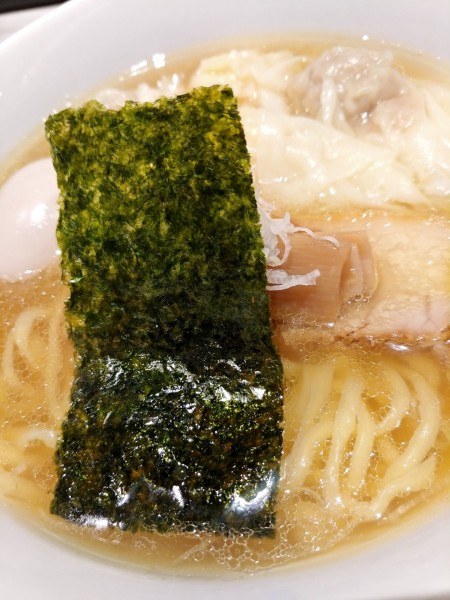 「肉・海老ワンタン麺 白(各2つ)」@Ramen  KURUMUの写真