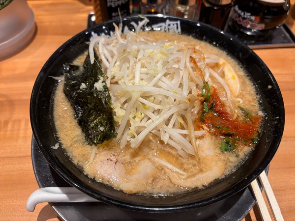 「嵐げんこつらあめん ＋ もやし」@らあめん花月嵐 橋本南口店の写真