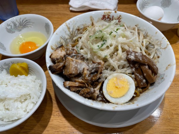 「油そば(中) + めし(小) + 生卵」@ラーメン あらしんの写真