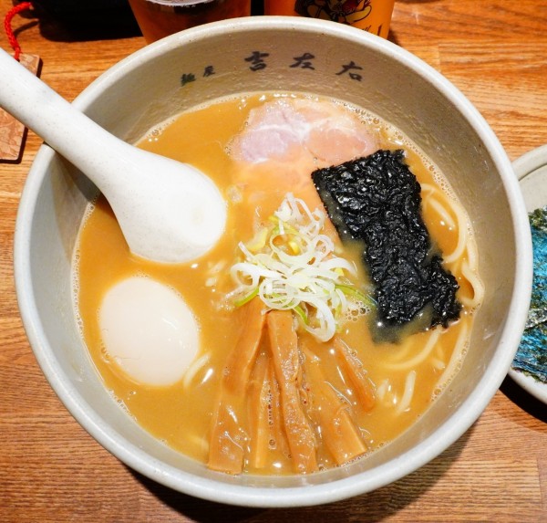 「味玉らーめん＋のり＋エビスビール（小瓶）」@麺屋吉左右の写真