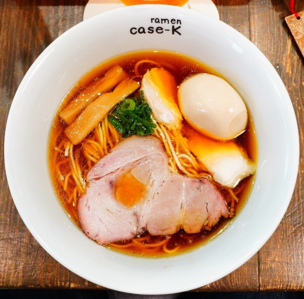 「味玉らぁめん（醤油）＋クラフトビール①」@ramen case-Kの写真