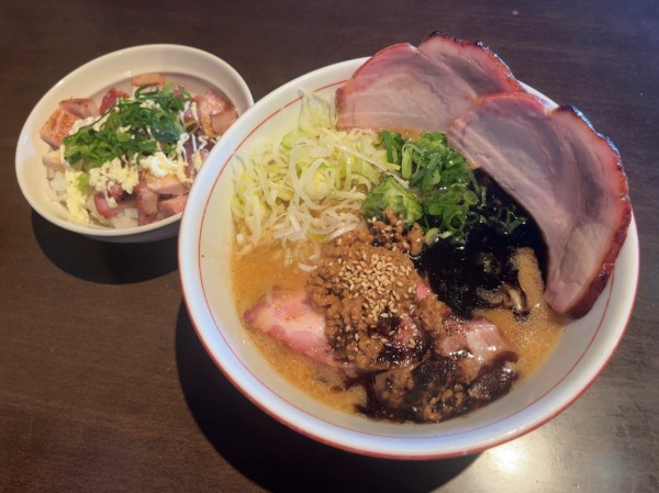 「【限定】味噌らぁめん＋釜焼きチャーシュー（肩ロース＆ロース）」@麺や 虎徹の写真