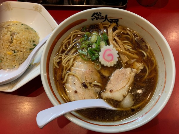 「こいくち醤油ラーメン（半チャンセット）」@総大醤の写真