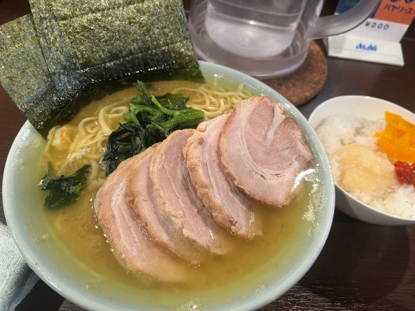 「らーめん+チャーシュー　ライス　¥1,240」@横浜家系らーめん いずみ家の写真