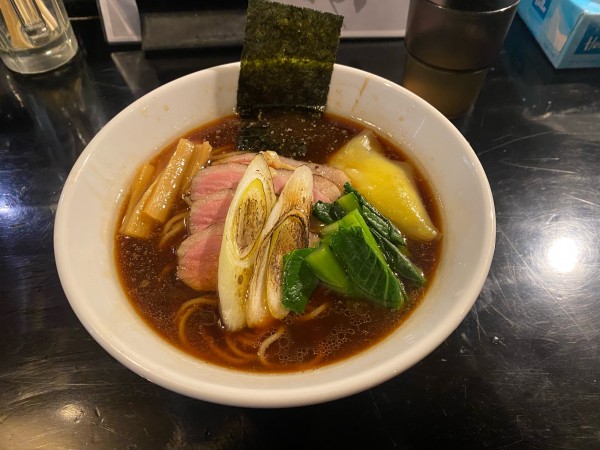 「鴨しょうゆらーめん（細麺）900円」@麺屋秀高の写真