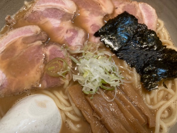 「らーめん(大)+チャーシュー」@麺屋吉左右の写真