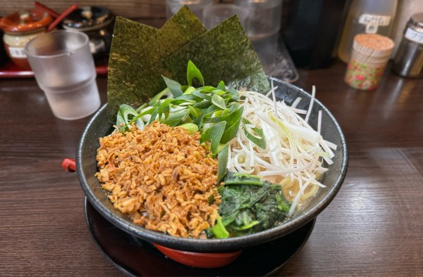 「とんこつラーメン¥750、中盛り¥100、三種のネギ盛り¥250」@らーめん 青木商店の写真