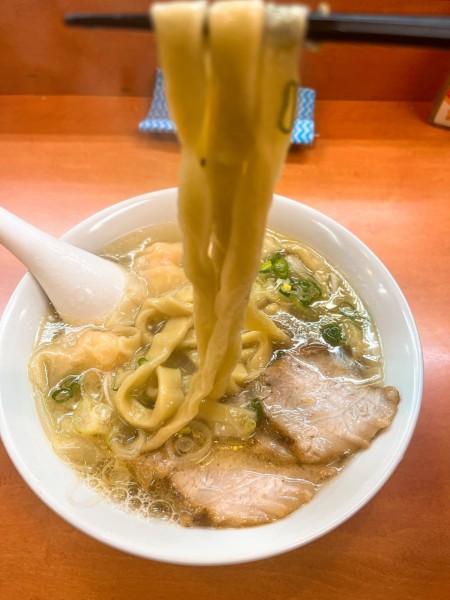 「海老ワンタンメン」@日陰の写真