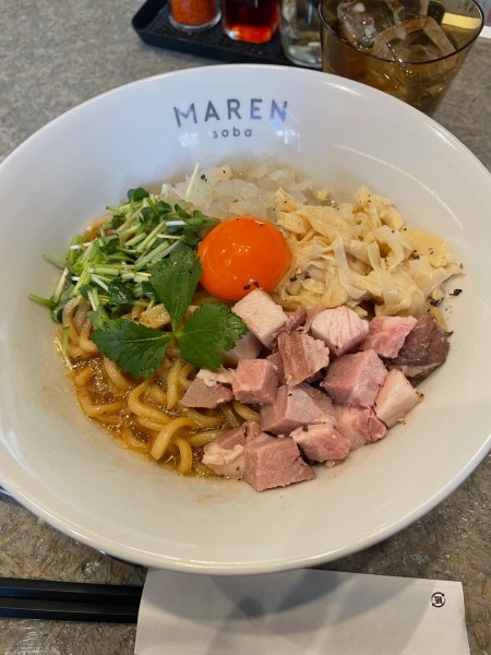 「しょうゆまぜそば（麺大盛）」@soba MAREN 渋谷店の写真