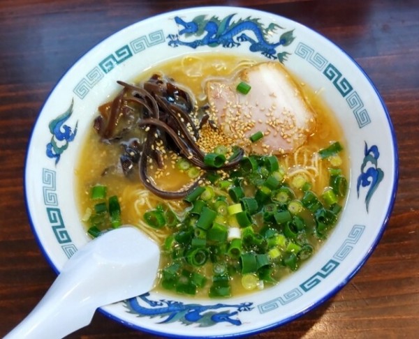 「博多とんこつ700円」@とんこつのひろ うま馬分店の写真