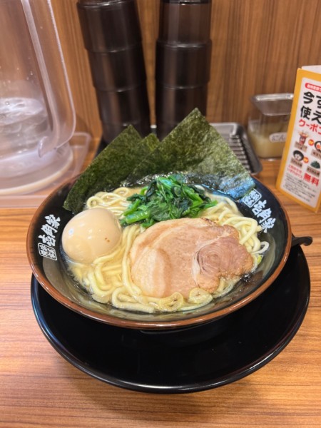 「味玉ラーメン(¥1030)」@横浜家系ラーメン 壱角家 吉祥寺駅前店の写真