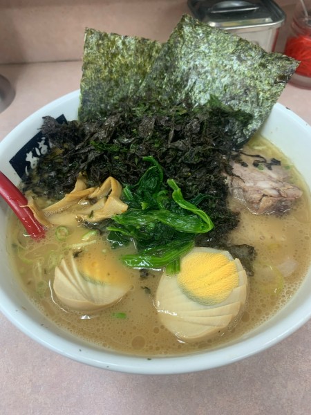 「岩海苔ラーメン+煮卵」@横浜ラーメン あばん 上尾西口駅前店の写真