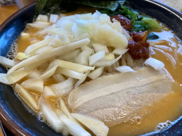 「味噌ラーメン　サービスミニライス」@横浜家系ラーメン 宮本商店 ひたちなか店の写真