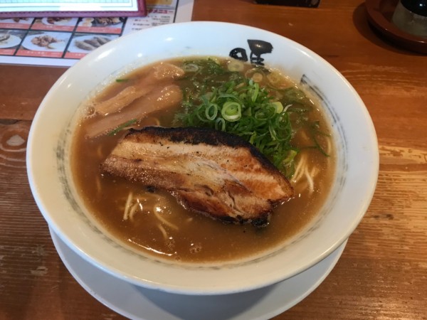 「濃厚豚骨鶏ガラ醤油(715円)」@新・和歌山らーめん ばり馬 周南遠石店の写真
