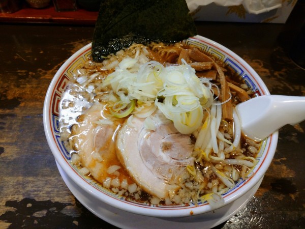 「尾道ラーメン（900円？）＋ネギ塩肉ご飯（220円）」@丸中華そばの写真
