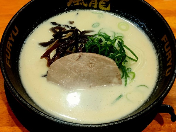 「とんこつラーメン」@博多風龍 高田馬場店の写真