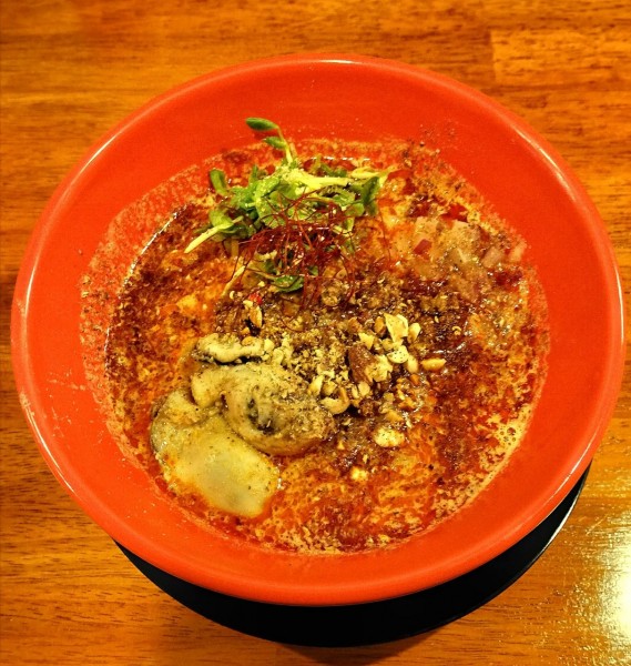 「麻辣坦々麺 980円＋牡蠣 250円×2」@梵天らぁめんの写真