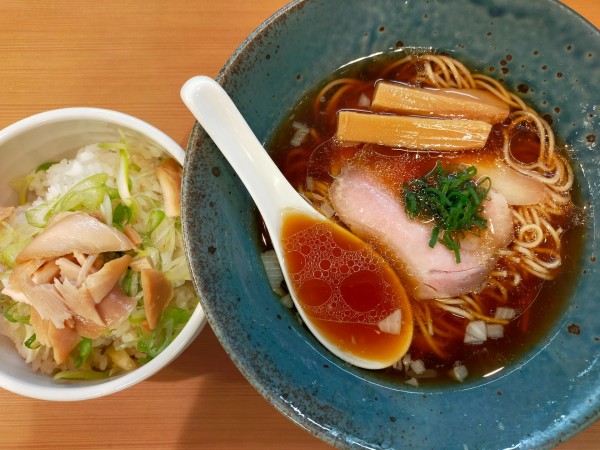 「醤油らぁ麺850円+賄い飯50円」@らぁ麺 にし田の写真