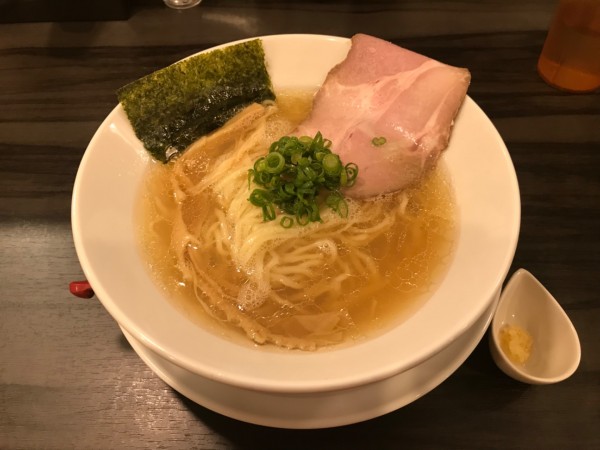 「淡麗豚骨 塩らーめん 450円（クーポン半額）」@淡麗豚骨 TSUCHINOTOMIの写真