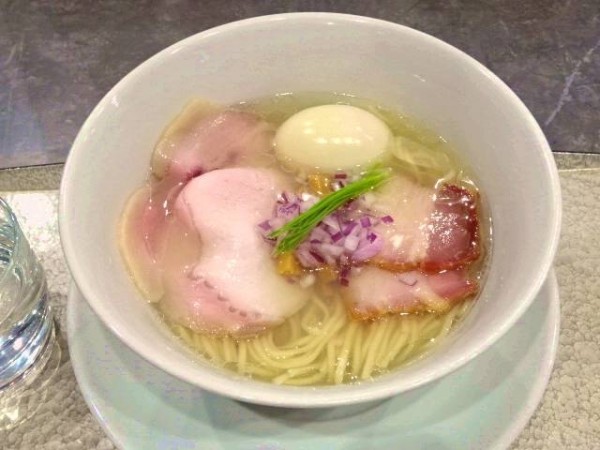 「中華蕎麦(塩) 上 (1,300円)」@宍道湖しじみ中華蕎麦 琥珀 池袋店の写真