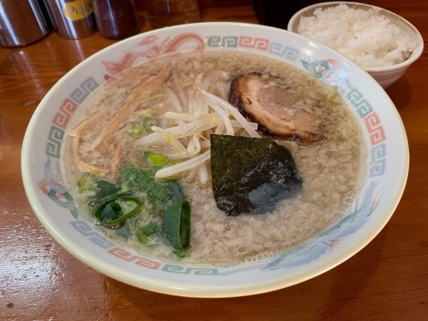 「ラーメン　半ライス」@中華そば専門店 木八 三島店の写真
