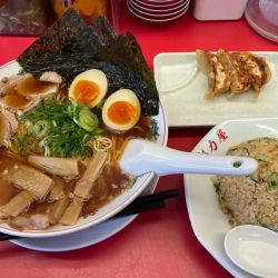 特製醤油全部のせラーメン（大、脂少なめ）＋焼きめし餃子定食