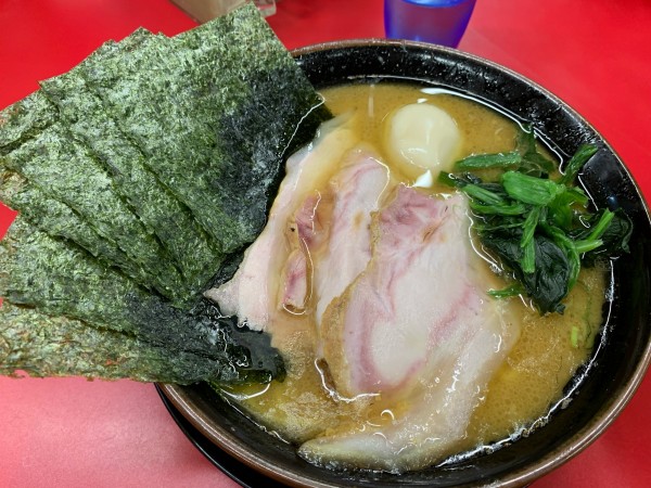 「チャーシューメン中盛＋味玉＋海苔」@王道家直伝 との丸家 八潮店の写真