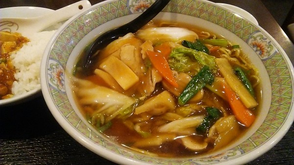 「ランチ 五目ラーメン＋半マーボー豆腐丼 1050円」@中国料理 瑩瑩の写真