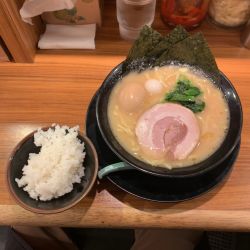 ラーメン800+味玉&ライス無料