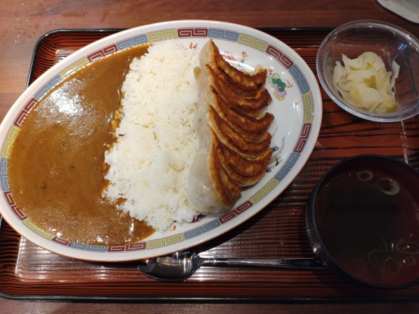 「（店舗限定）元祖焼餃子カレー　８９０円」@大阪王将 岩本町店の写真