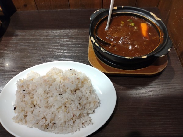 「（期間限定）牛タン煮込みカレー　１０９０円」@Hot Spoon 丸の内店の写真