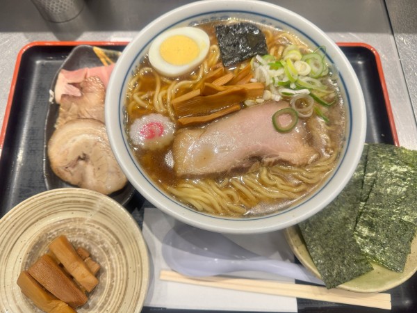 「柏幻霧ポーク焼豚中華そば大➕極太メンマ➕のり➕心の味餃子大1個」@松戸富田麺絆の写真